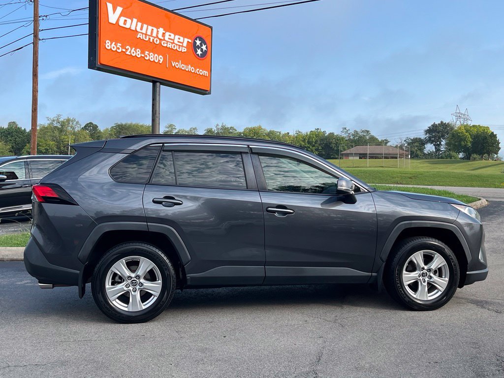 Used 2019 Toyota RAV4 XLE w/ Convenience Package FWD image 13