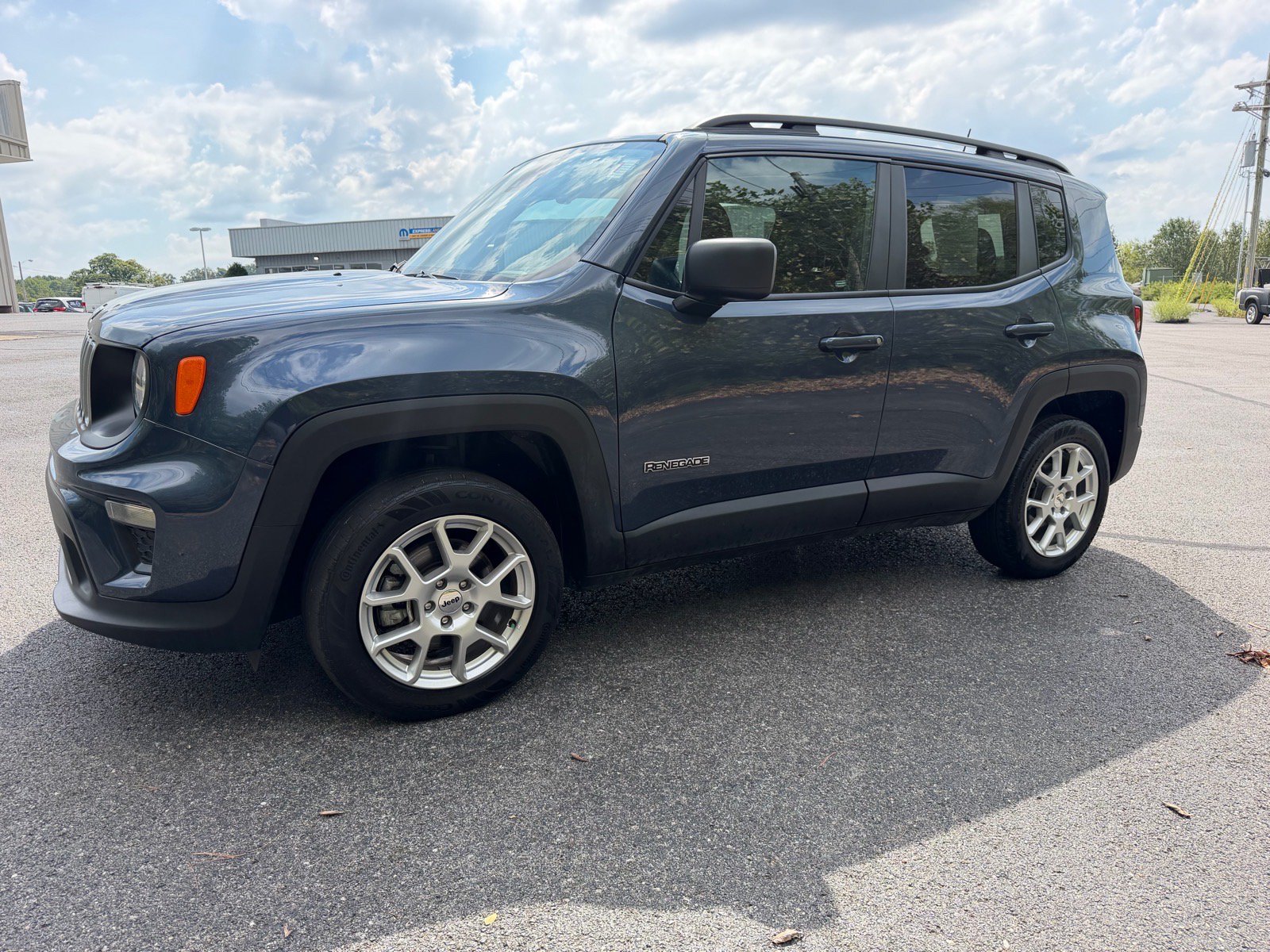 Used 2022 Jeep Renegade Latitude w/ Convenience Group AWD/4WD image 8