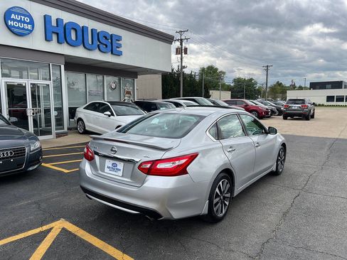 Used 2016 Nissan Altima 2.5 SL w/ 2.5 Technology Package FWD image 10