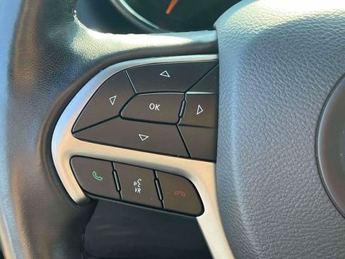 Used 2019 Jeep Grand Cherokee Altitude AWD/4WD image 26