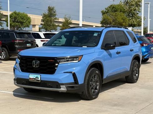 Used 2025 Honda Pilot TrailSport image 9
