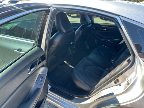 Used 2019 Toyota Avalon XLE image 5