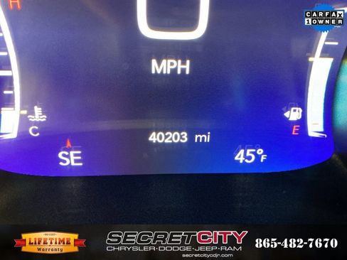 Used 2024 Chrysler Pacifica Touring-L image 18