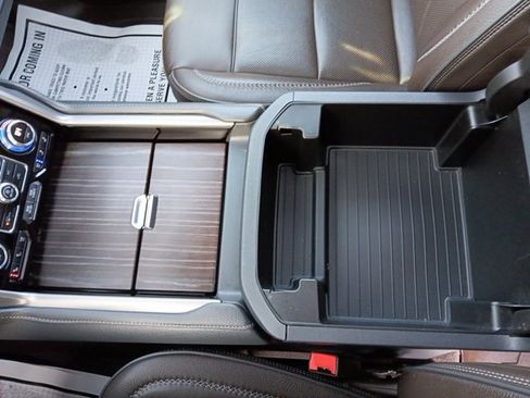 Used 2022 GMC Yukon Denali w/ Denali Premium Package image 19