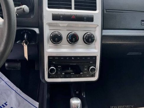 Used 2009 Dodge Journey SXT image 4