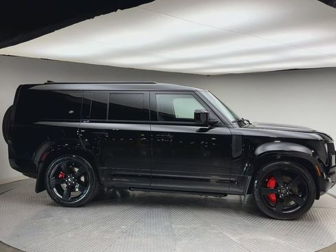 Certified 2023 Land Rover Defender 130 X-Dynamic SE image 9