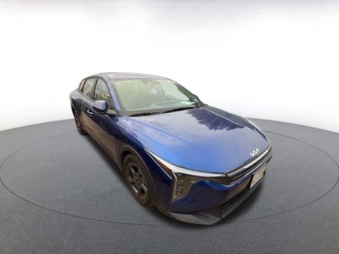 Used 2025 Kia K4 LXS image 2