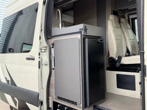 Used 2022 Mercedes-Benz Sprinter 2500 image 29