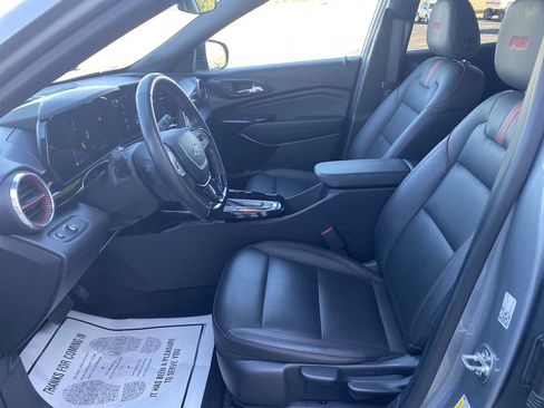 Used 2024 Chevrolet Trax RS w/ Sunroof Package image 19