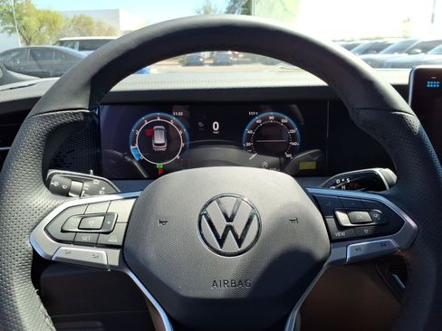 New 2026 Volkswagen Tiguan SE R-Line FWD image 16