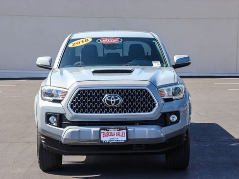 Used 2018 Toyota Tacoma TRD Sport w/ Technology Package RWD image 2