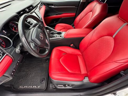 Used 2018 Toyota Camry XSE image 11