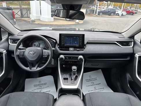 Used 2020 Toyota RAV4 LE image 18