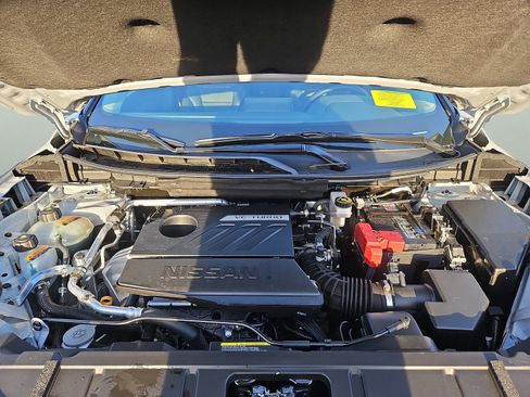 Used 2025 Nissan Rogue SV image 31