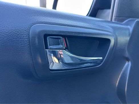 Used 2022 Toyota Tacoma TRD Off-Road image 32