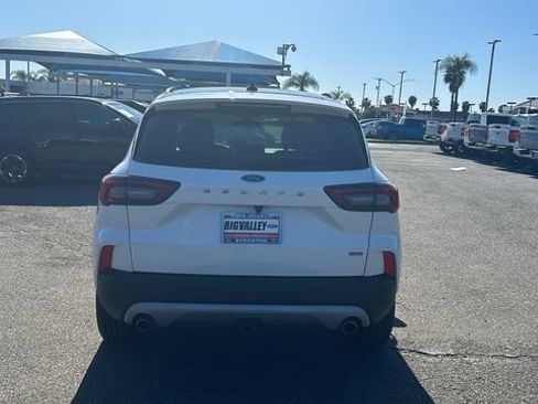 Certified 2025 Ford Escape SE w/ Class II Trailer Tow Package FWD image 4