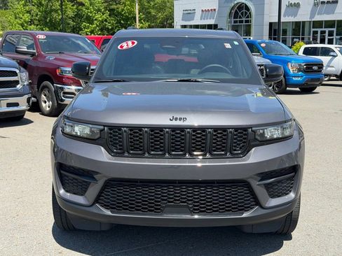 Used 2023 Jeep Grand Cherokee Altitude AWD/4WD image 10