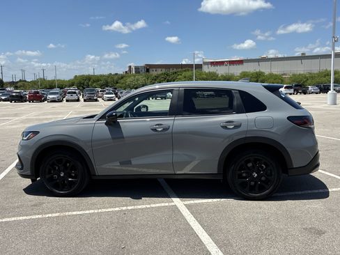 Certified 2025 Honda HR-V Sport image 3