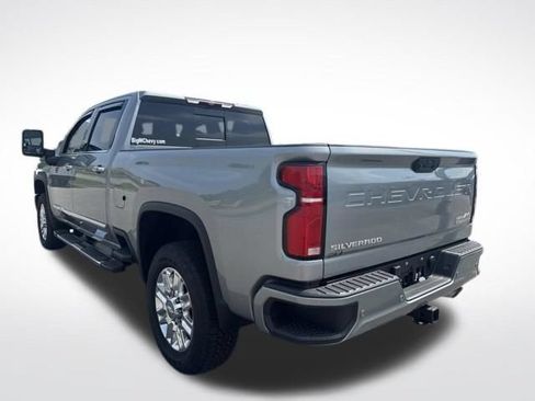 Used 2025 Chevrolet Silverado 3500 High Country AWD/4WD image 3