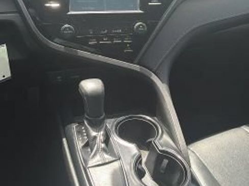Used 2019 Toyota Camry SE w/ Carpet Mat Package FWD image 11