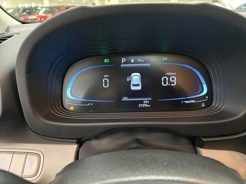 Used 2024 Hyundai Venue SEL FWD image 13