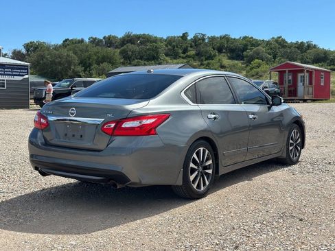 Used 2016 Nissan Altima 2.5 SL w/ Moonroof Package FWD image 6