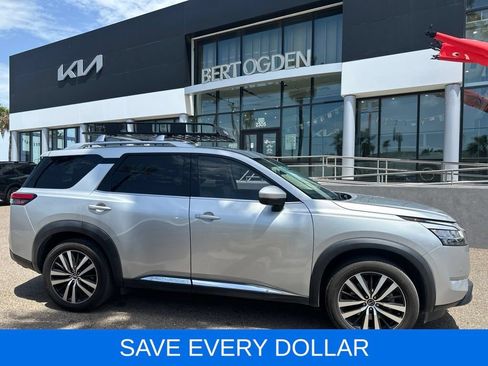 Used 2023 Nissan Pathfinder Platinum w/ Cargo Package AWD/4WD image 4
