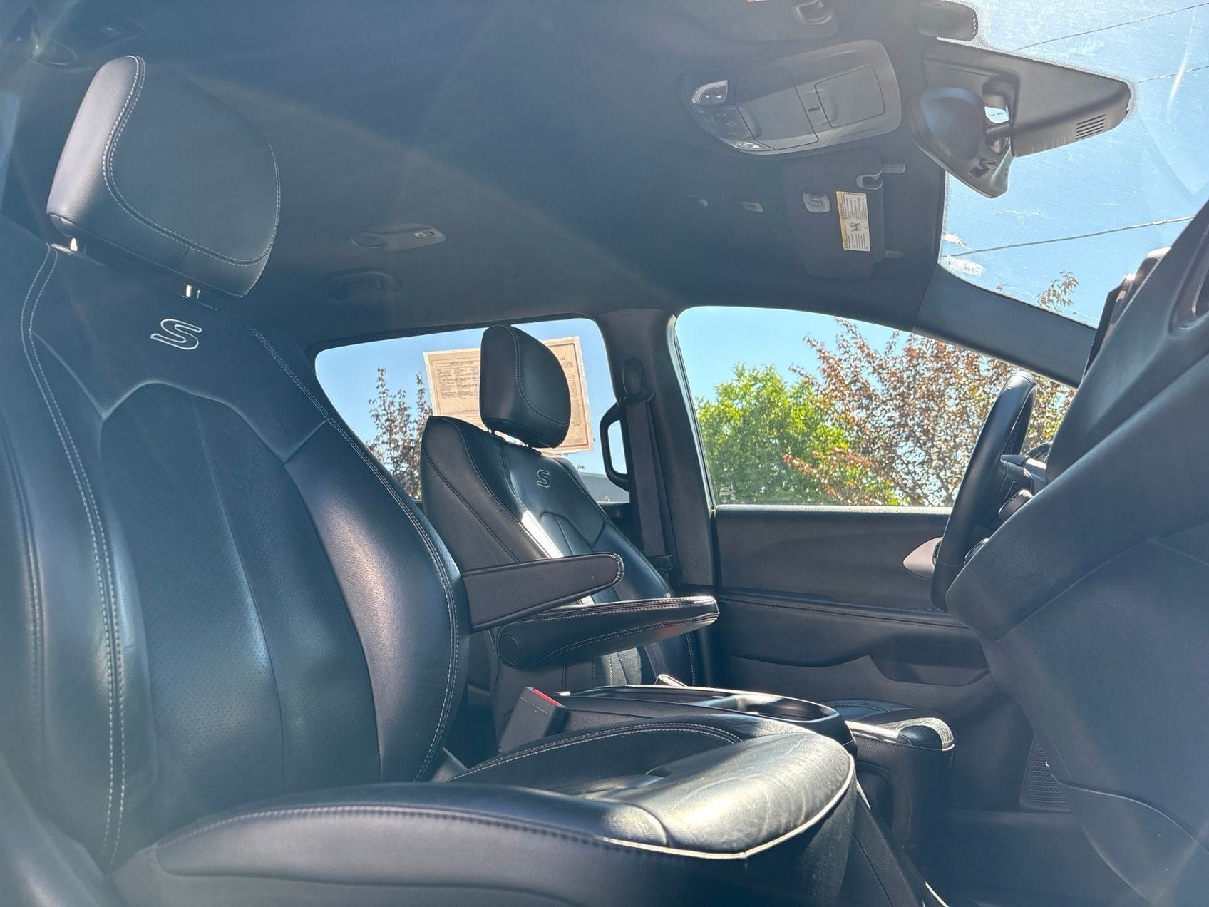 Used 2018 Chrysler Pacifica Touring-L w/ Premium Audio Group FWD image 17