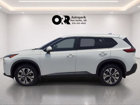 Used 2023 Nissan Rogue SV AWD/4WD image 3