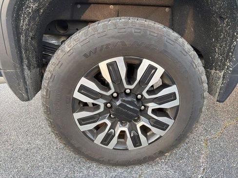 Used 2025 GMC Sierra 2500 Denali Ultimate image 10