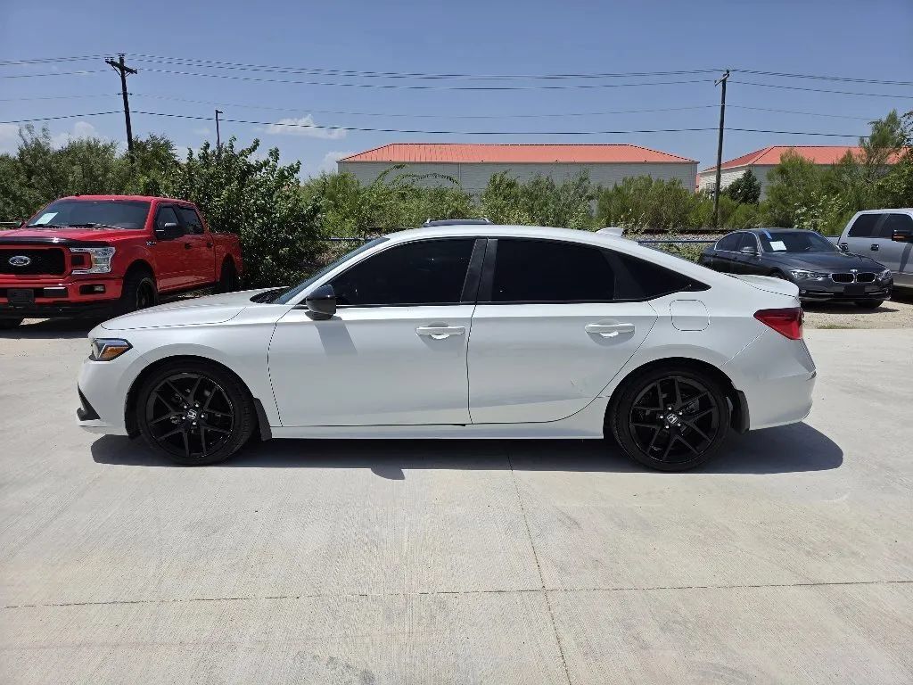 Used 2023 Honda Civic Sport image 9