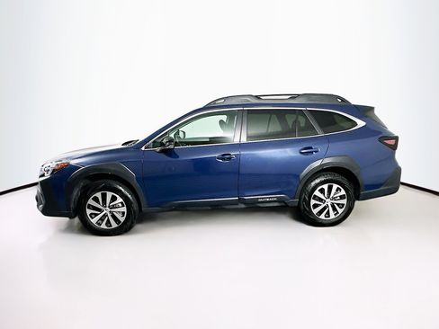 Used 2025 Subaru Outback Premium image 4