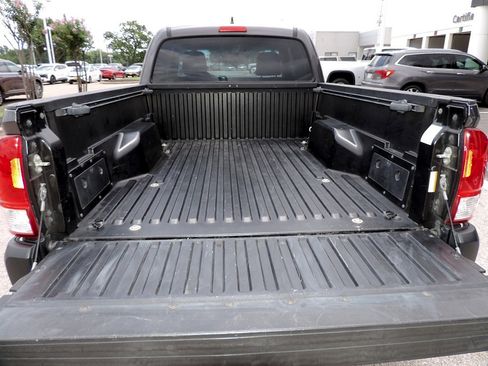 Used 2017 Toyota Tacoma SR RWD image 9
