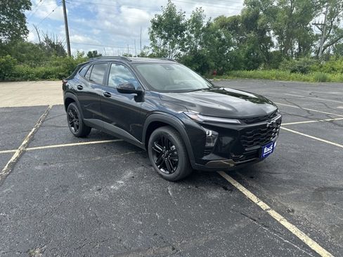 New 2025 Chevrolet Trax ACTIV w/ Sunroof Package image 3