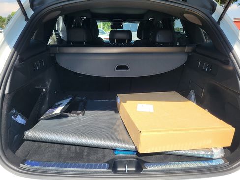 Used 2024 Mercedes-Benz GLC 300 4MATIC image 25