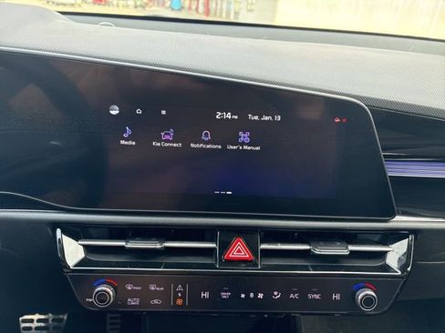 Used 2023 Kia Niro EX Touring image 14