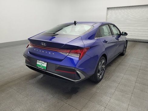 Used 2025 Hyundai Elantra SEL FWD image 9