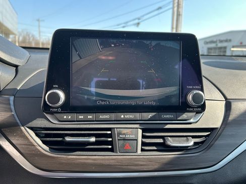 Used 2025 Nissan Altima 2.5 SV FWD image 16