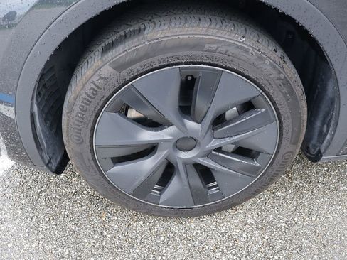 Used 2025 Tesla Model Y Long Range RWD image 4