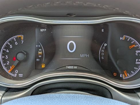 Used 2015 Jeep Grand Cherokee Altitude AWD/4WD image 16