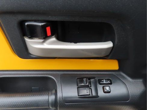 Used 2007 Toyota FJ Cruiser 4WD image 12