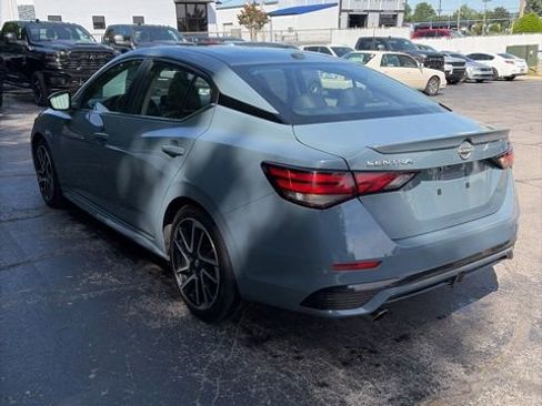 Used 2025 Nissan Sentra SR w/ SR Premium Package FWD image 10
