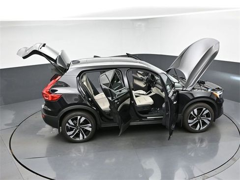 Used 2024 Volvo XC40 B5 Plus w/ Protection Package Premier image 48