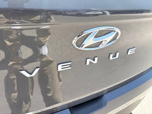 Used 2025 Hyundai Venue SEL FWD image 28