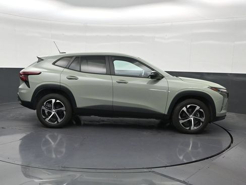 Used 2024 Chevrolet Trax RS FWD image 7