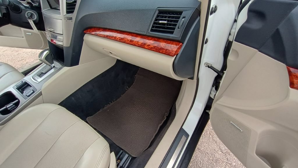 Used 2011 Subaru Outback 3.6R Limited w/ PWR Moonroof Pkg AWD/4WD image 22