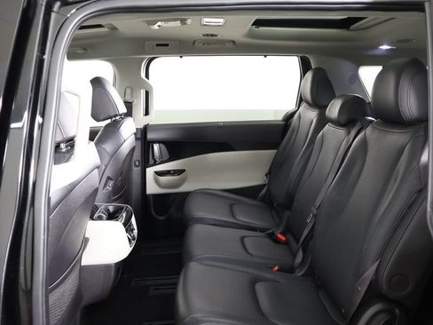 Used 2024 Kia Carnival SX Prestige FWD image 38