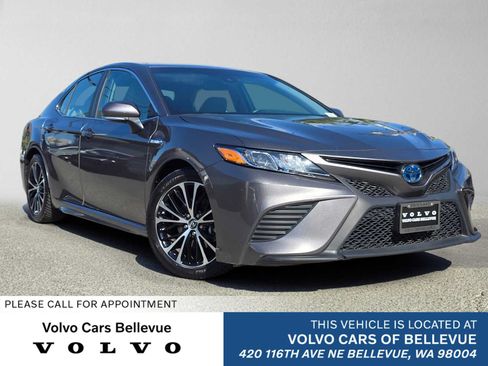 Used 2018 Toyota Camry SE w/ Audio Package FWD image 1