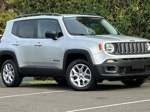 Used 2017 Jeep Renegade Latitude image 1