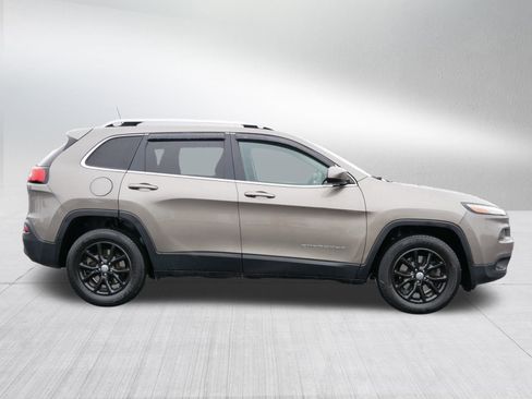 Used 2016 Jeep Cherokee Latitude w/ Cold Weather Group image 8